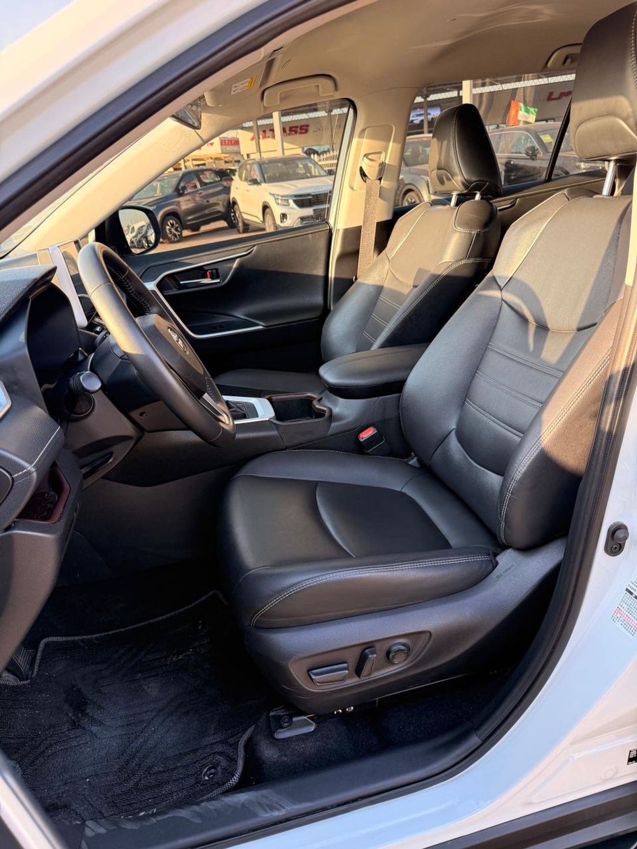 Toyota RAV4 2.0 L Full Option 360 camera, leather seat Push start, push start 2023 Japan car