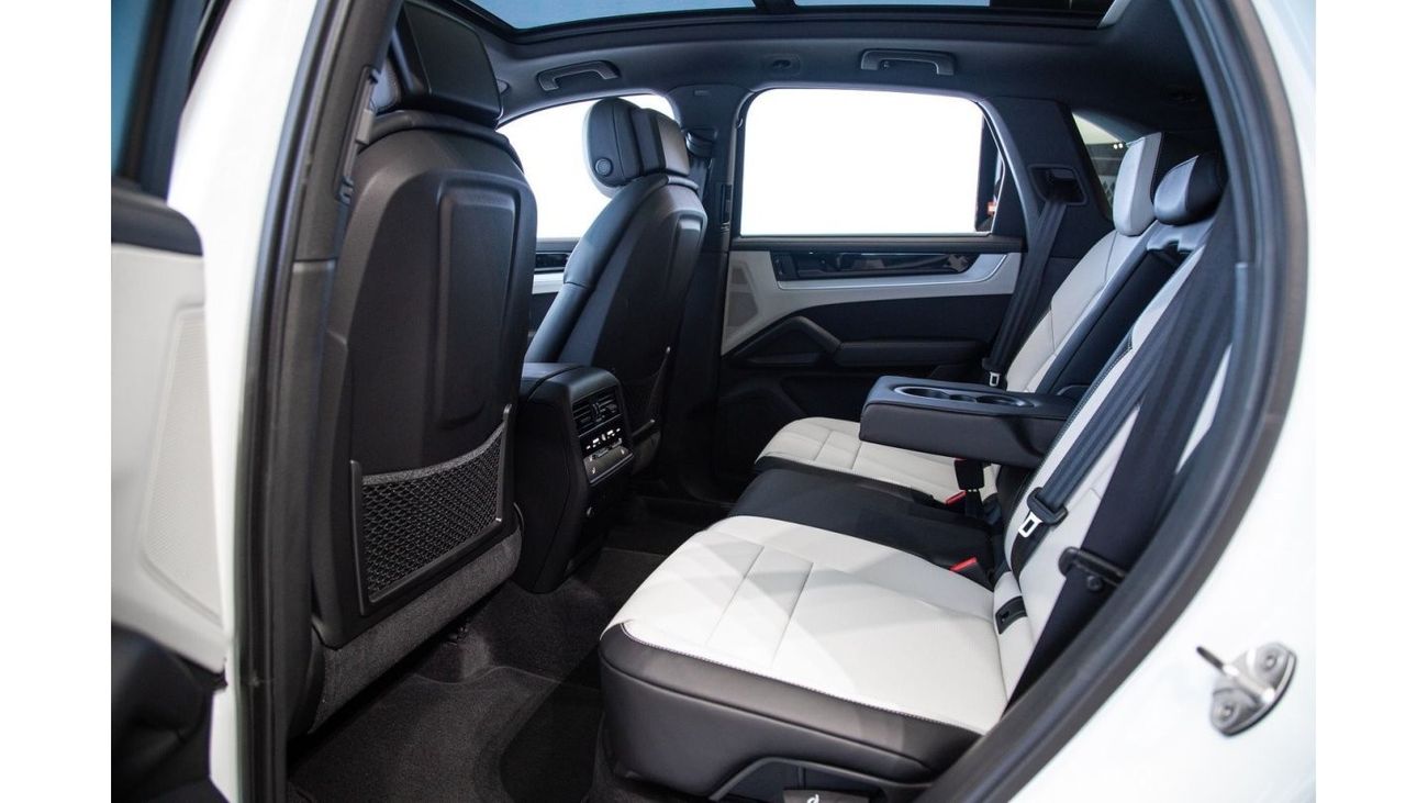 Porsche Cayenne WARRANTY OCT 2025