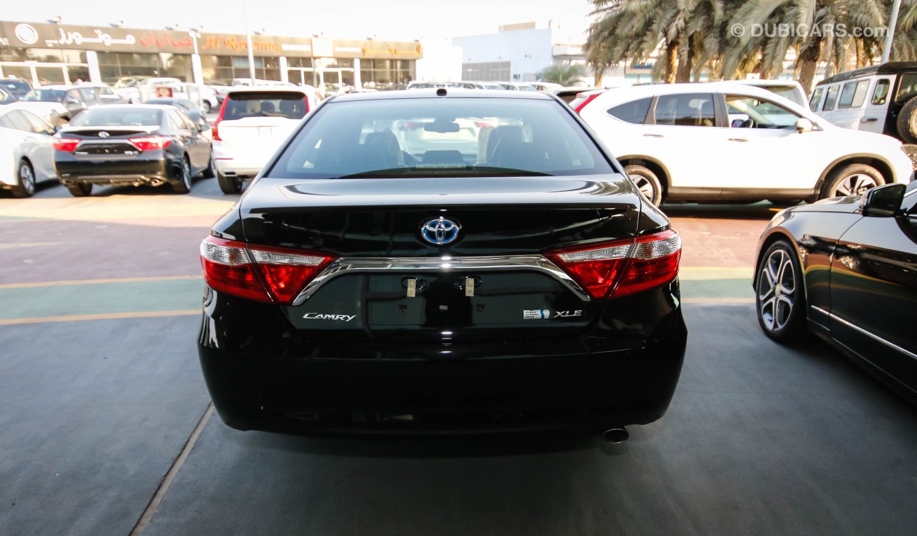 Toyota Camry XLE Hybrid