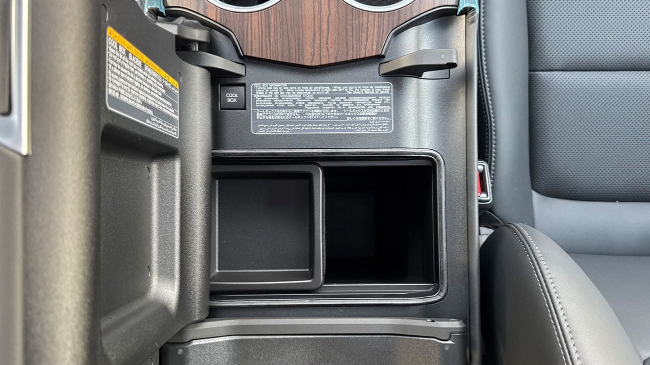 تويوتا لاند كروزر 2024 لاندكروزر جي أكس آر ديزل 3.3 ليتر دفع رباعي 6 سلندر 7 مراتب جديد خليجي