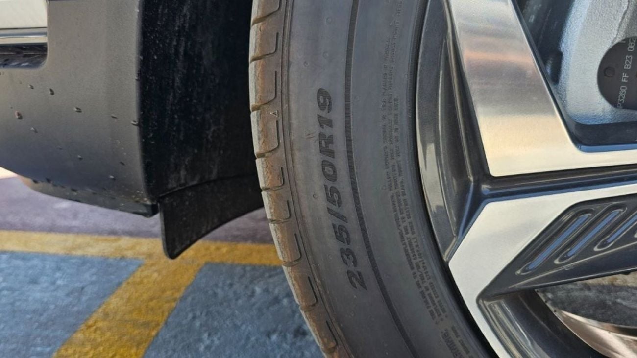 Hyundai Tucson Hyundai Tuscon 1600cc PETROL MO 4X2 WITH PANORAMIC SUNROOF (EXPORT ONLY)