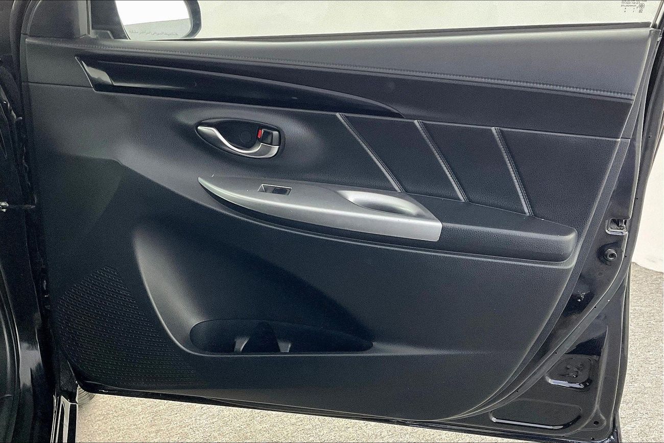 تويوتا يارس SE | شامل الضمان | 0 ﺪﻔﻋﺓ ﺃﻮﻟﻯ