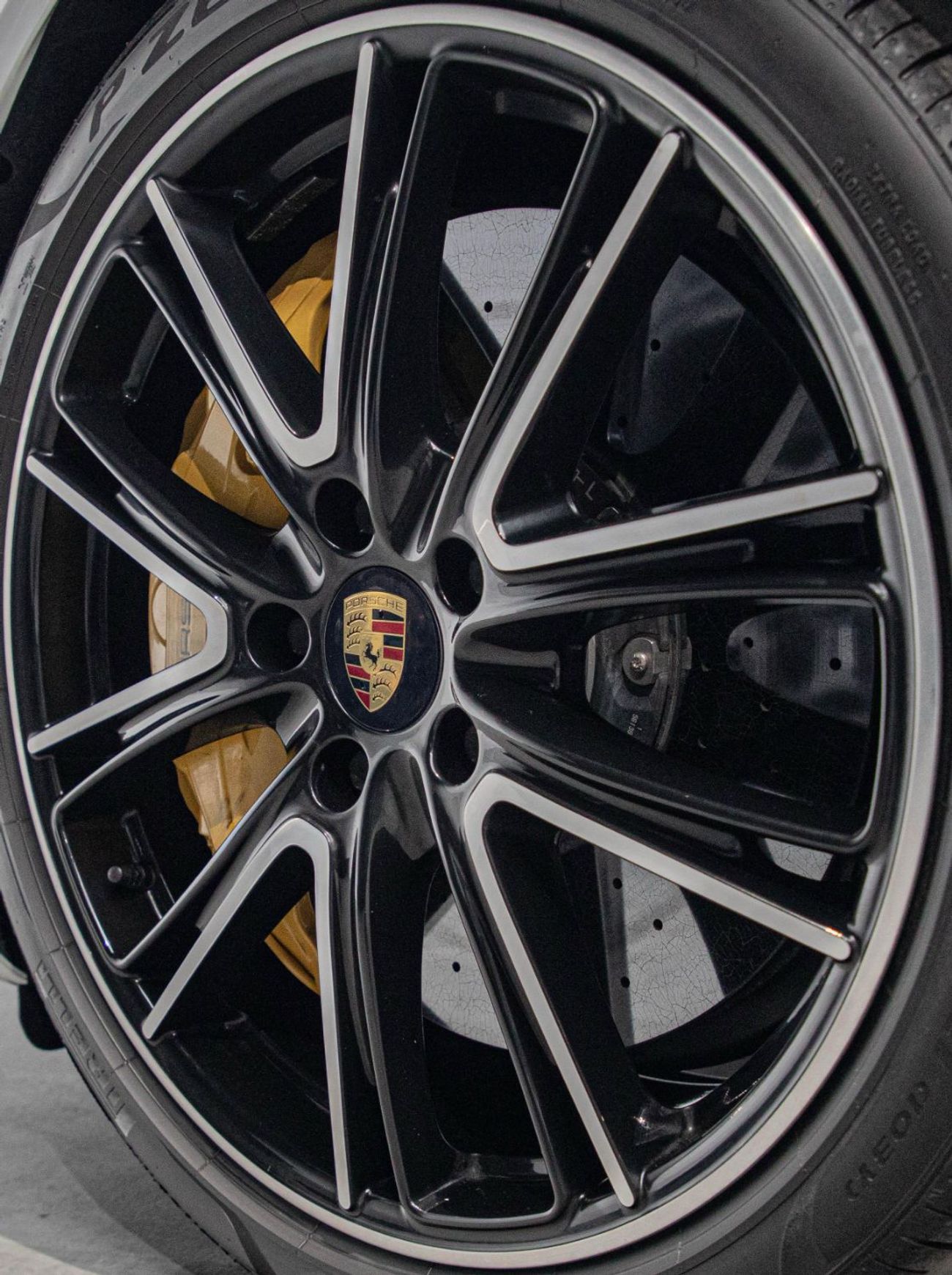 Porsche Panamera Turbo Sport Turismo 4.0L AWD Sport Turismo • 550 BHP • Warranty + Service Contract Available • GCC