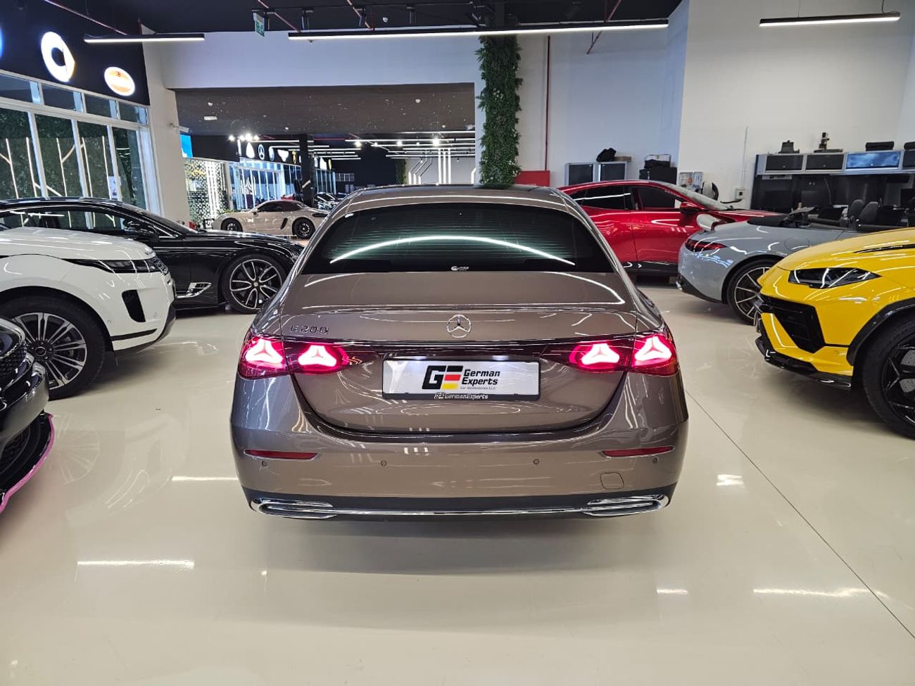 مرسيدس بنز E200 2.0L