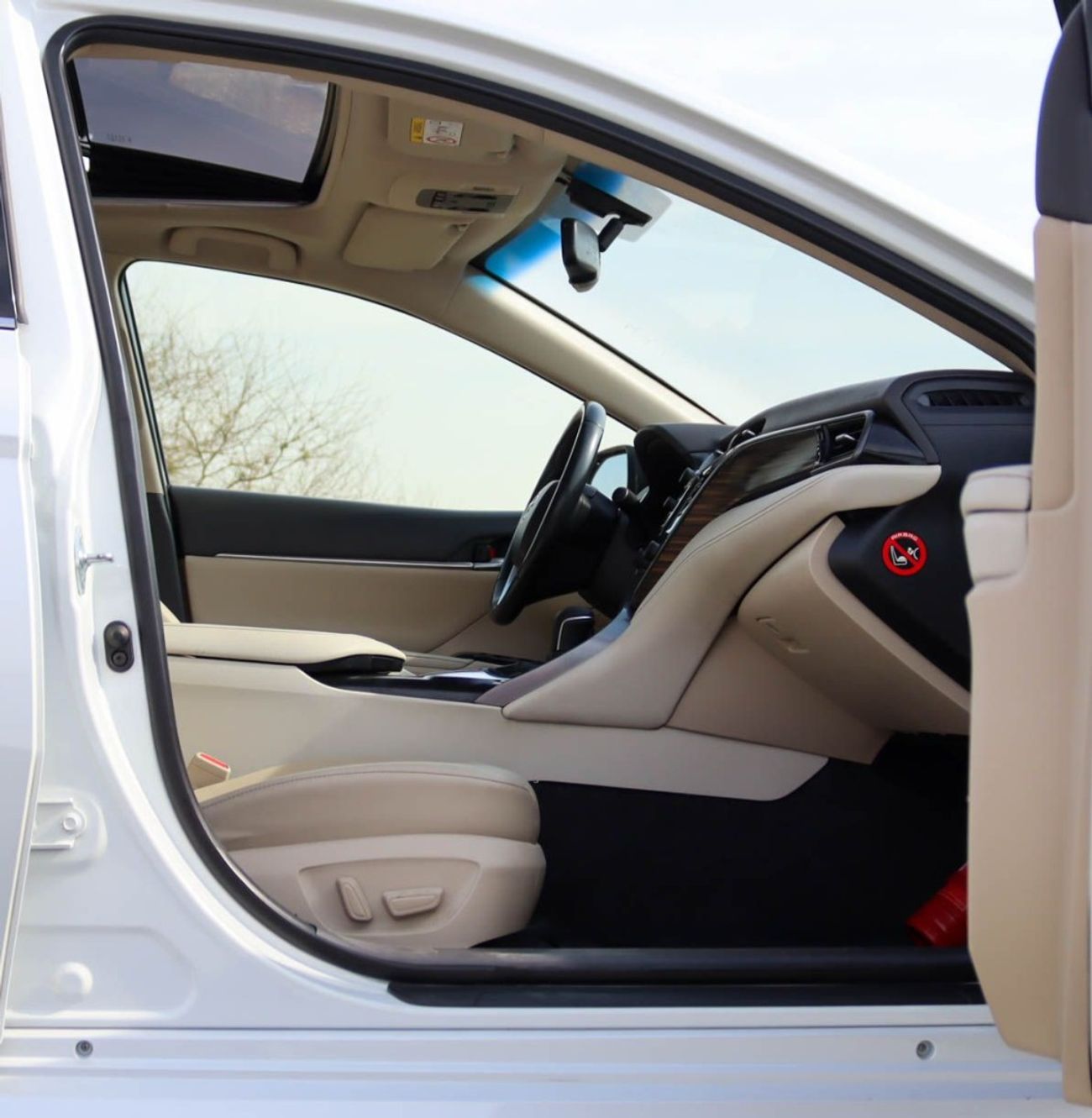 تويوتا كامري SE+ 2.5L Toyota Camry 2019 GCC full option v6 original paint without accidents in excellent conditio