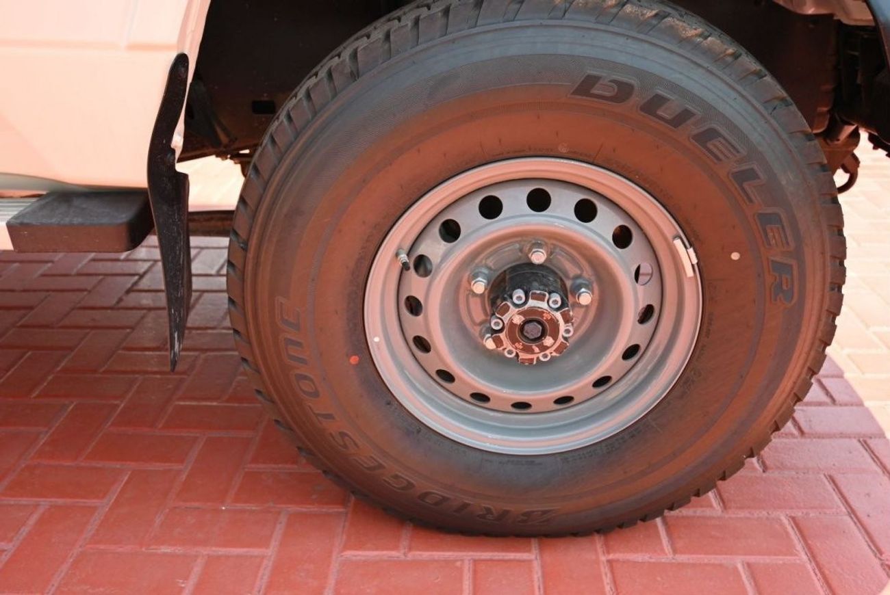 تويوتا لاند كروزر بيك آب تويوتا لاندكروزر (سلسلة 70) 4.5 لتر ديزل، بيك اب، دفع رباعي، 4 ابواب، ناقل حركة يدوي، قفل اطار، كابي