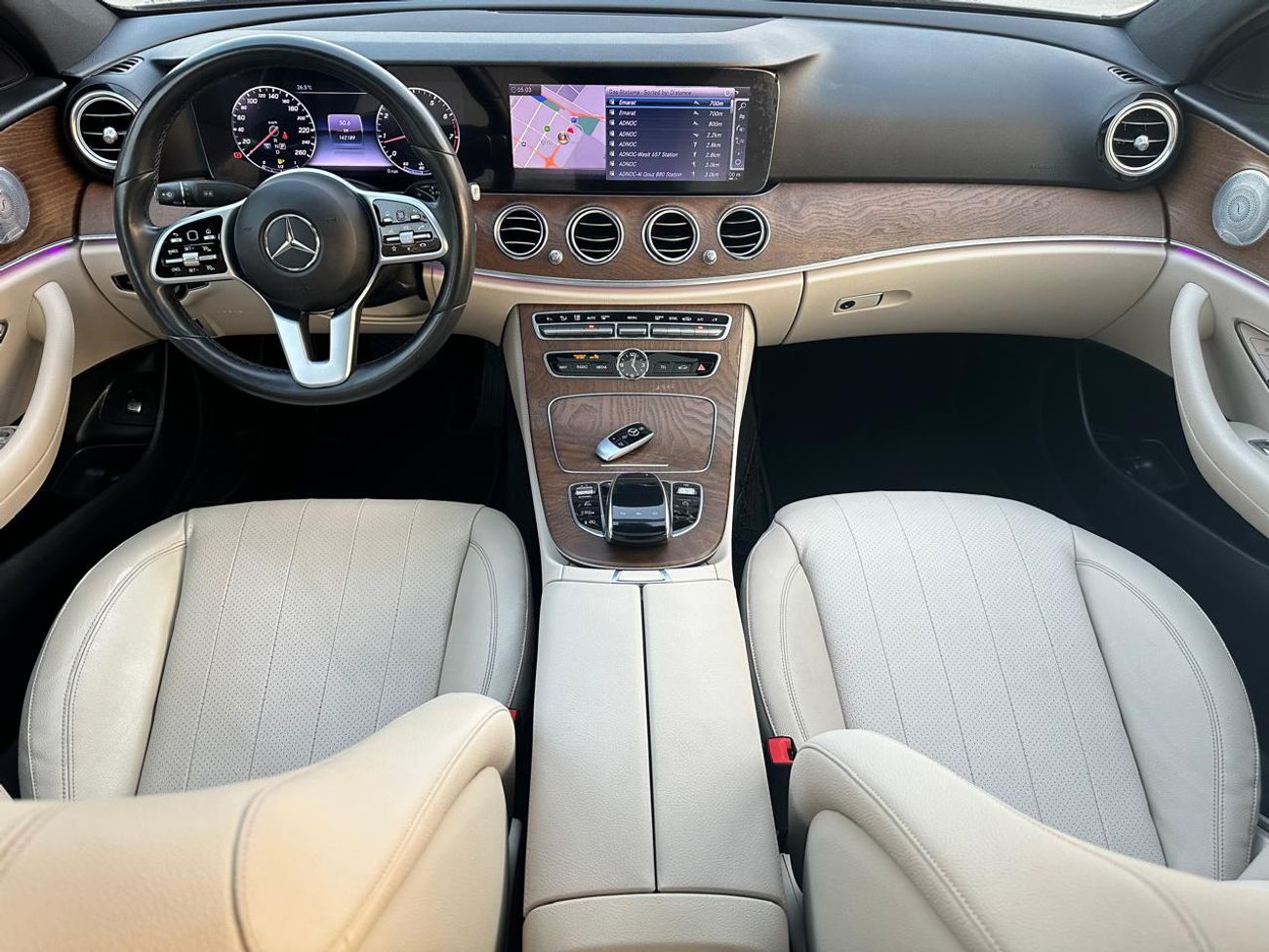 مرسيدس بنز E300 Mercedes E300 _American_2019_Excellent Condition _Full option