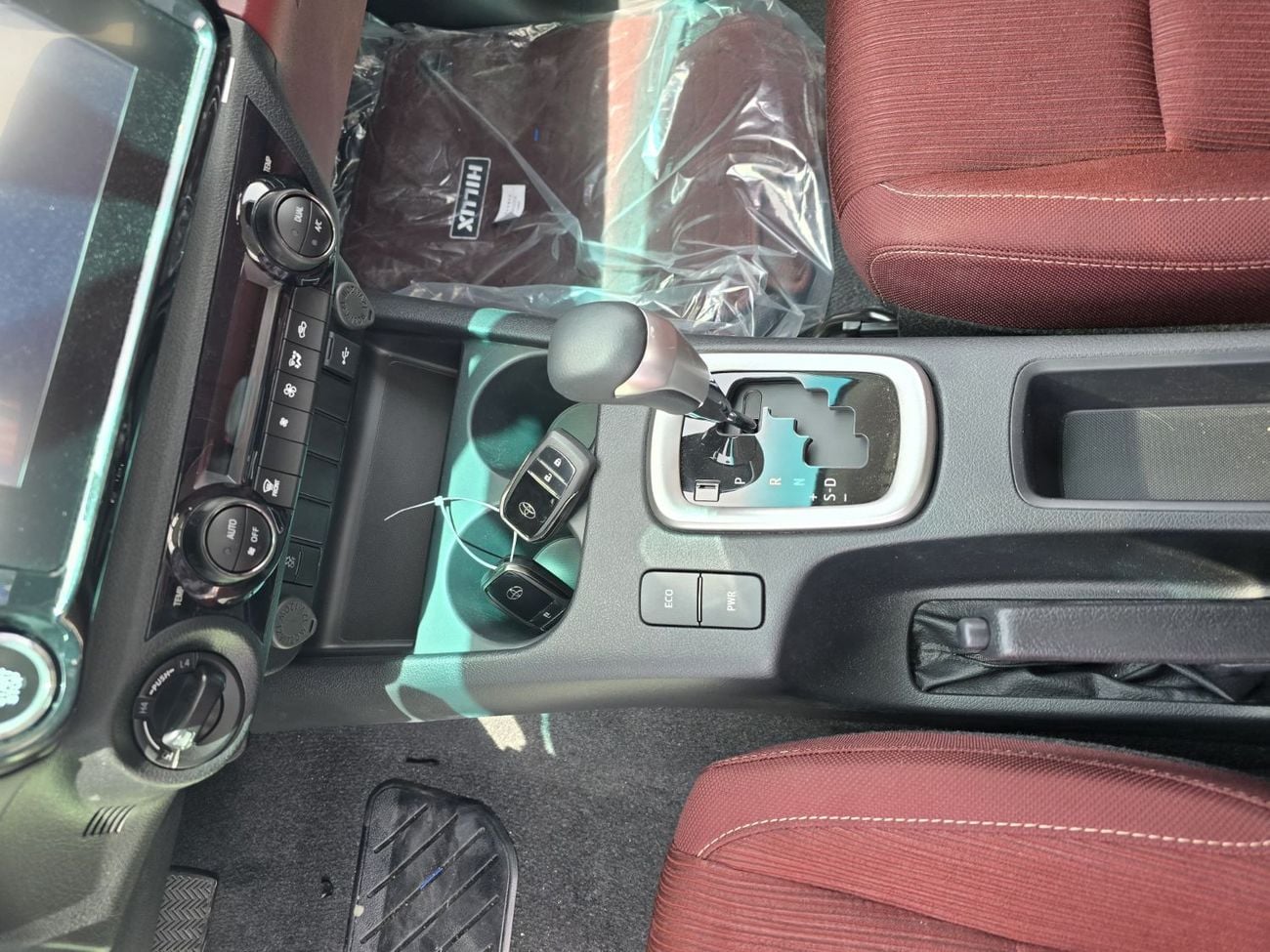 Toyota Hilux TOYOTA HILUX 2.7L 4 CYLINDER 2026 MODEL OMANI