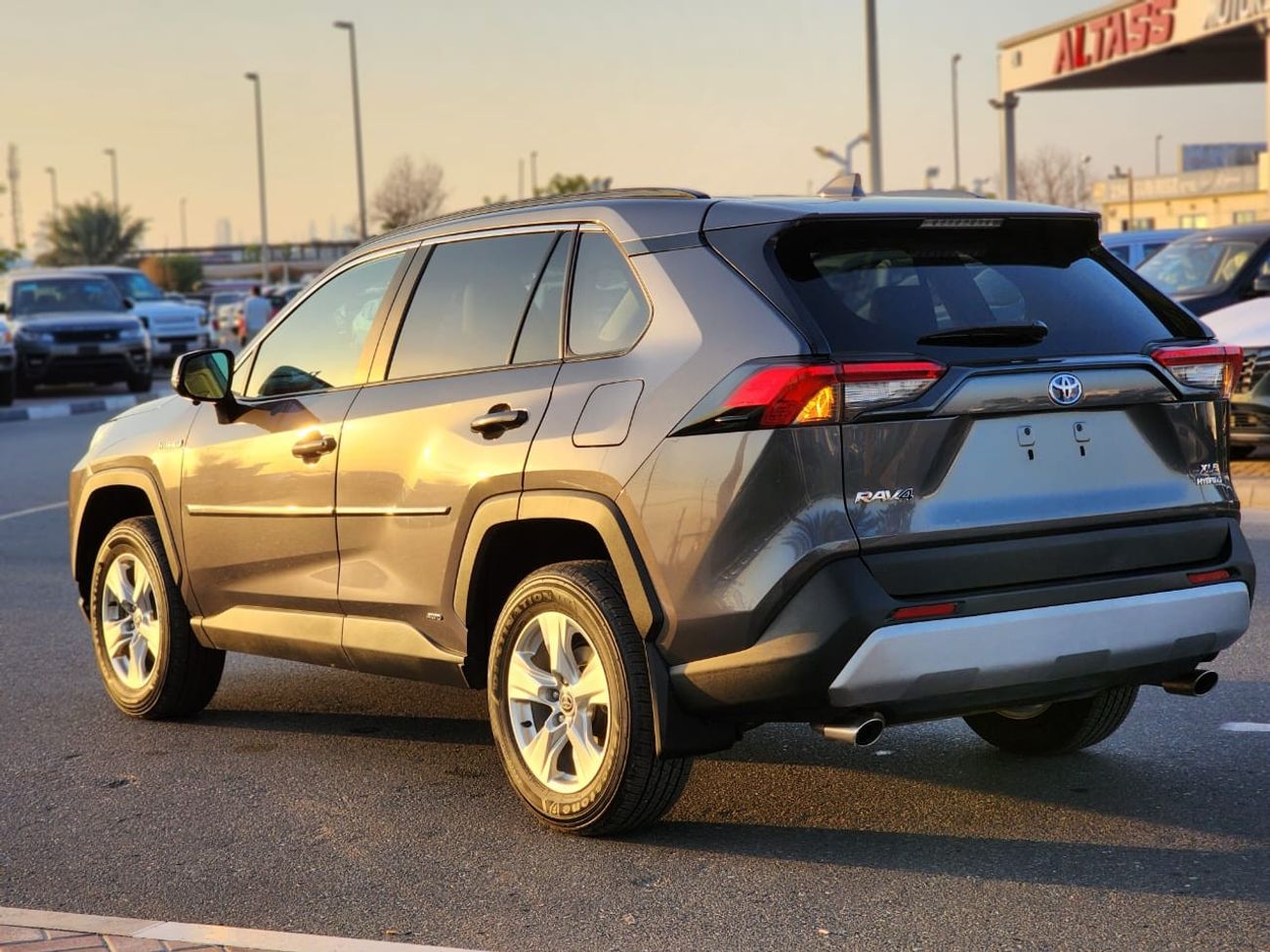 Toyota RAV4 RAV4 XLE HYBRID