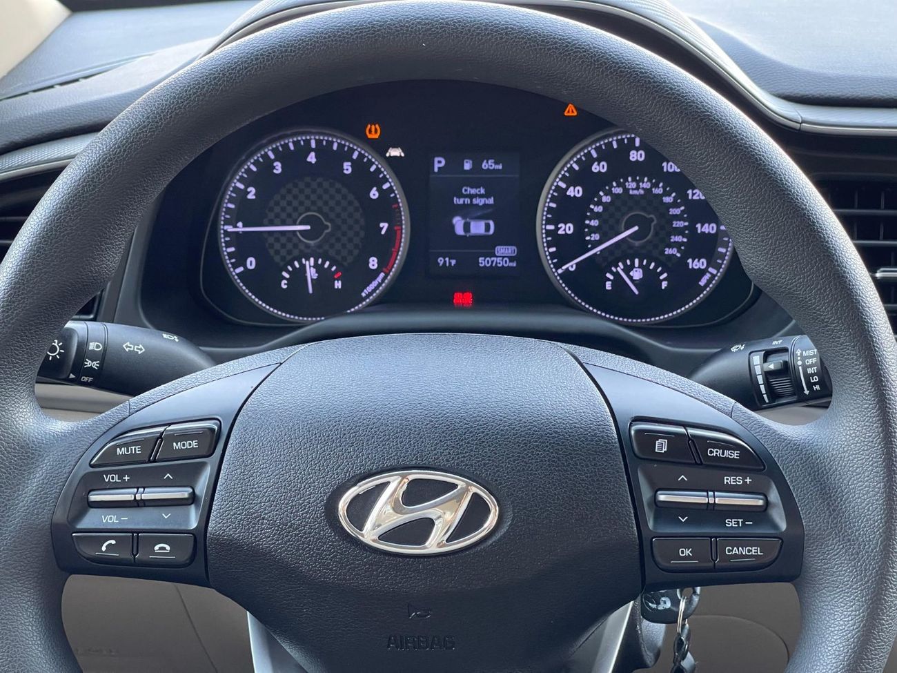 Hyundai Elantra Standard ELANTRA WHITE / LINE ASSIST /APPLE CAR PLAY