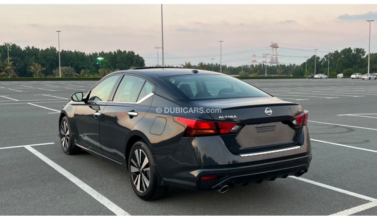 Used Nissan Altima SL 1400 km only 2022 for sale in Sharjah - 692157