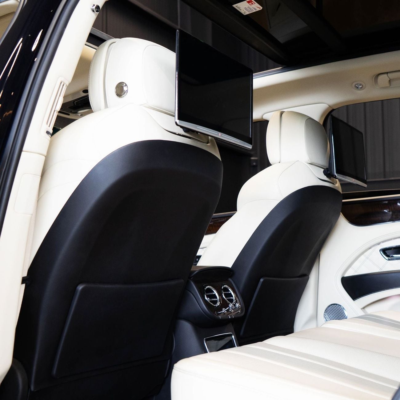 Bentley Bentayga FIRST EDITION AED 8,432 P.M • 0% Downpayment • 1 Year Warranty