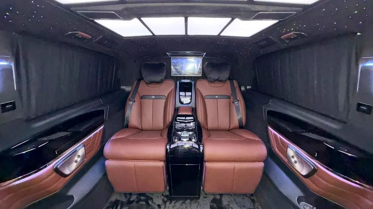 مرسيدس بنز V 300 ARRIVAL MODEL VIP MERCEDES GCC V300 with ADDITIONAL REAR AC - 2 Years Warranty by VLINE