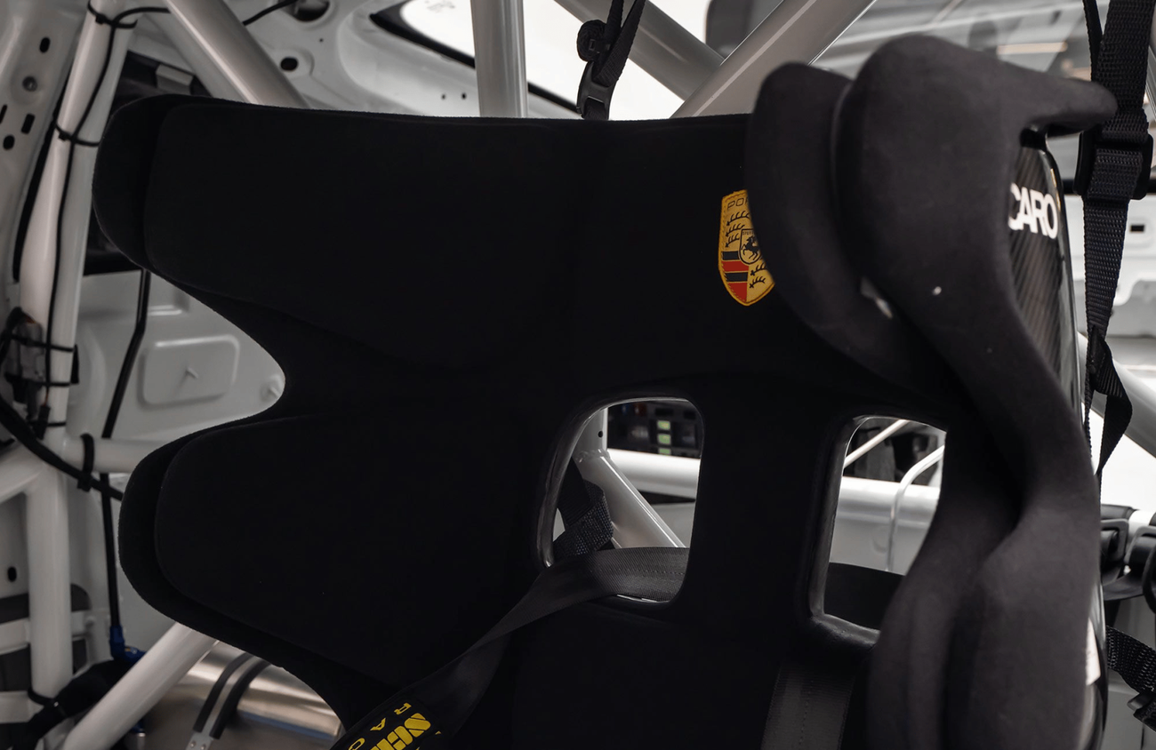 بورش 911 3.8L F-6 Twin-Turbocharged Engine