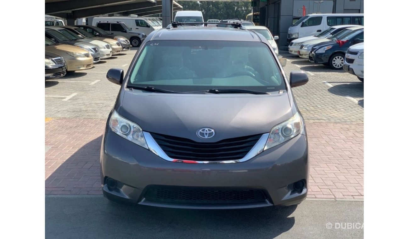 Toyota Sienna LE 2012 American Specs Ref#631