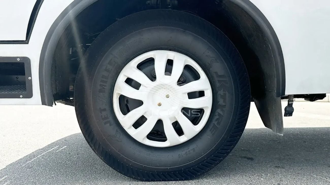 SML Isuzu S7 Bus SML-Isuzu S7 Bus 3455cc 35 SEATER AC Diesel LHD MT