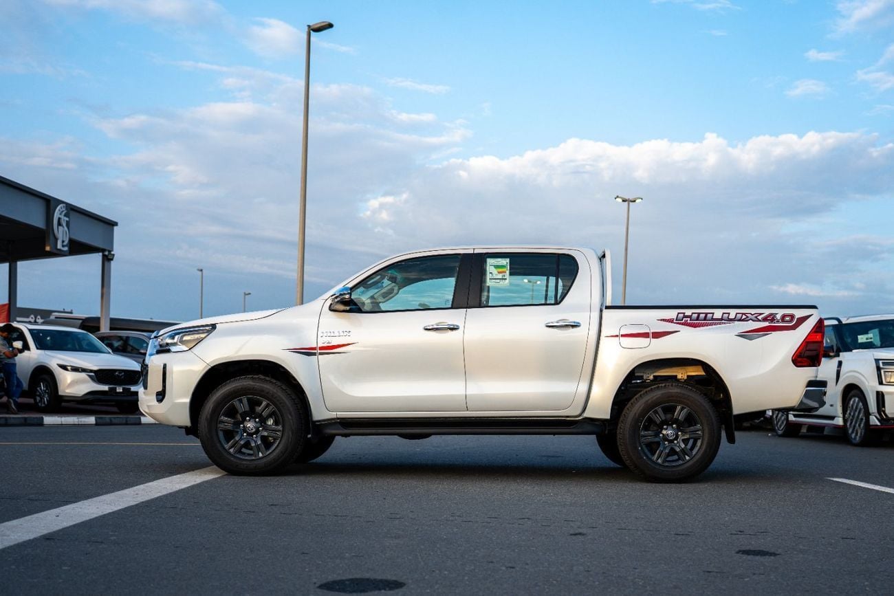 تويوتا هيلوكس 2026 Toyota Hilux  SR5 D/C  (4.0 L) 4X4