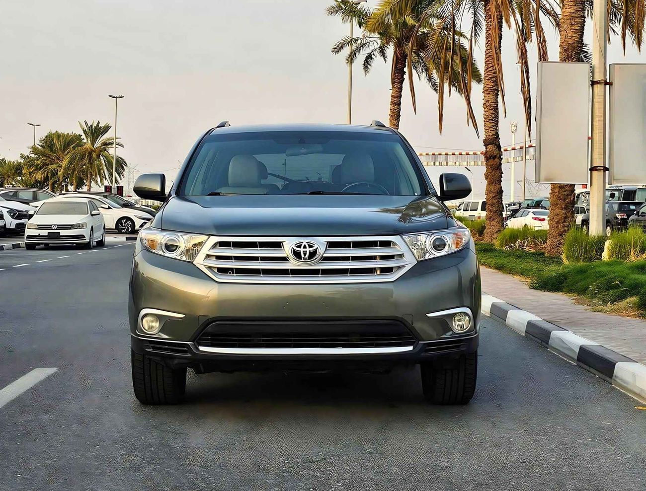 تويوتا هايلاندر BASE/ V6 AWD / ELECTRIC AND LEATHER SEATS / DVD REAR CAMERA / ONLY FOR EXPORT / LOT# 50303