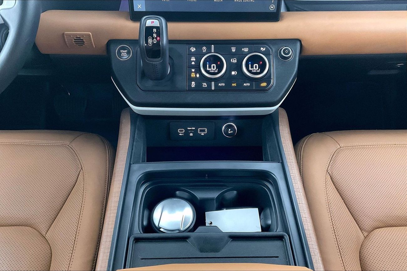 لاند روفر ديفندر P400 130 HSE | National Day Celebration | شامل الضمان | 0 ﺪﻔﻋﺓ ﺃﻮﻟﻯ