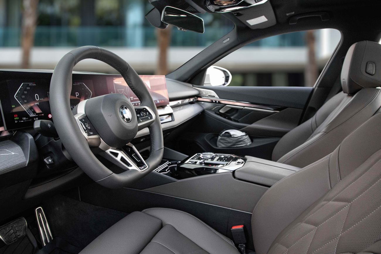 BMW 520i 520i M-Kit | 5,484 P.M | 0% Downpayment | BMW Warranty + 8 Years Service Contract!