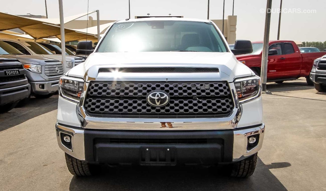 Toyota Tundra 5.7 L V8 SR5 TRD