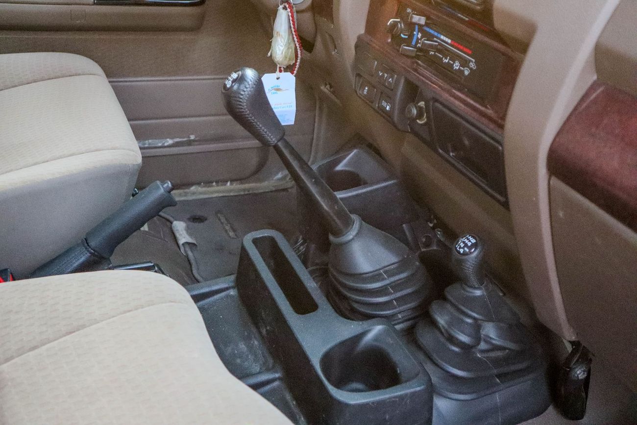 تويوتا لاند كروزر بيك آب Std 4.0L Single Cab Utility 4WD