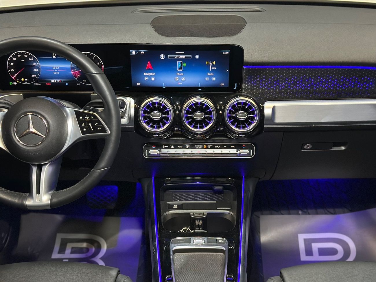 مرسيدس بنز GLB 250 4MATIC 2.0L (221 HP) MERCEDES-BENZ GLB250 4MATIC | 2024 | FULL OPTIONS | VERY GOOD CONDITIONS