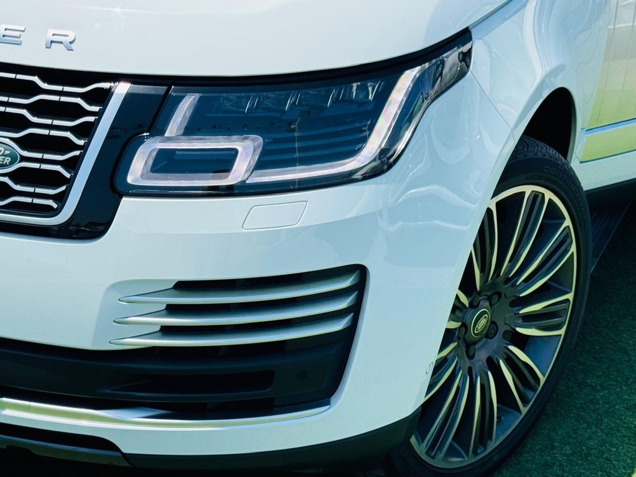 Land Rover Range Rover Range Rover Autobiography 5.0L Supercharged V8 engine producing 525-565 horsepower