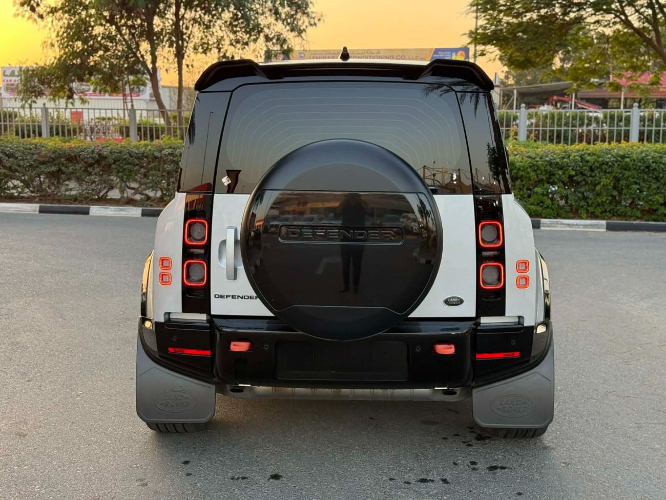 لاند روفر ديفندر P400 90 X 3.0L (6 Seater)
