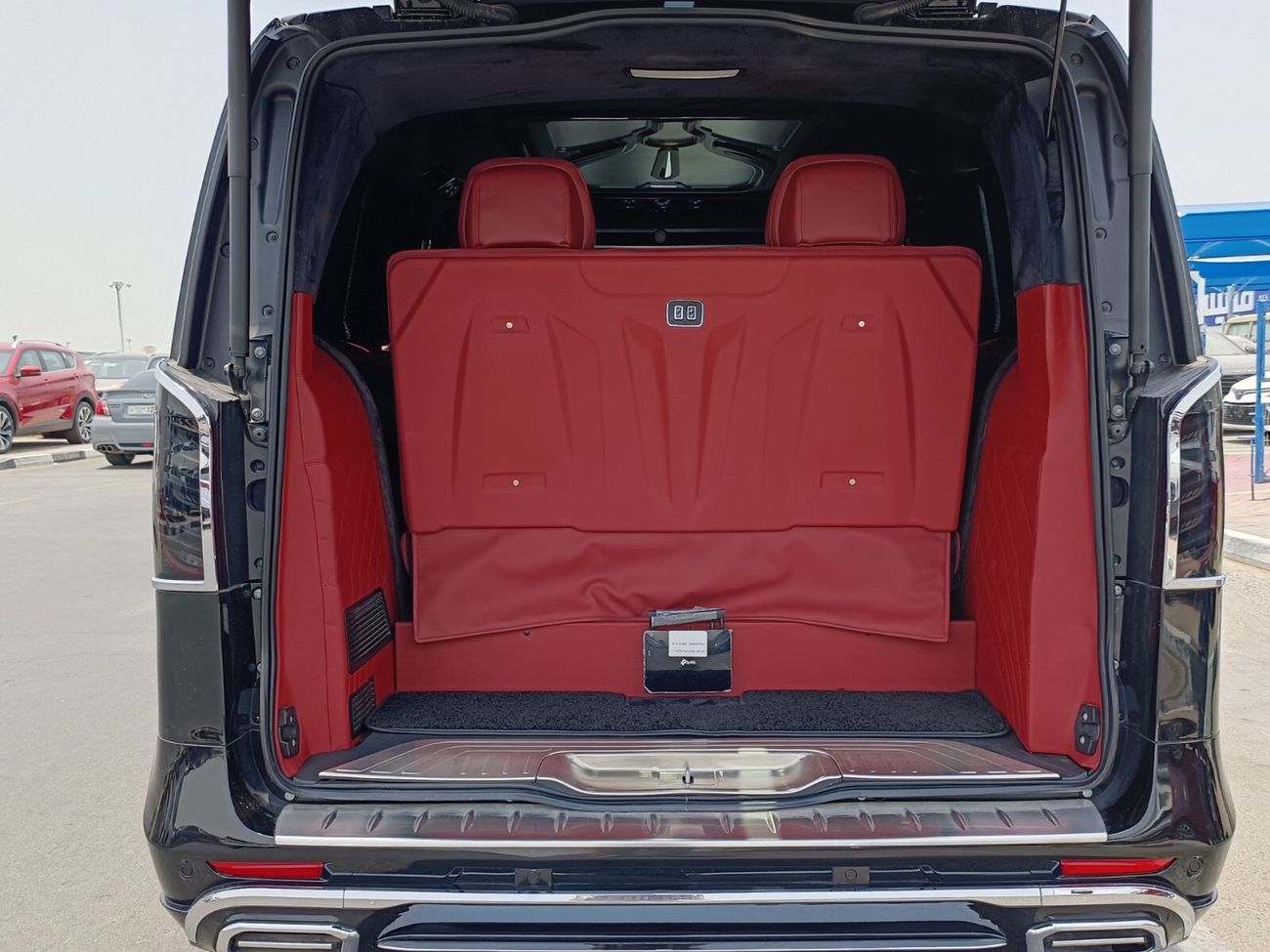 Mercedes-Benz V 250 V4, 2.0L Petrol,  VIP, Platinum, Front & Rear DVD's With Leather Seats, and Much More (CODE #VITO)