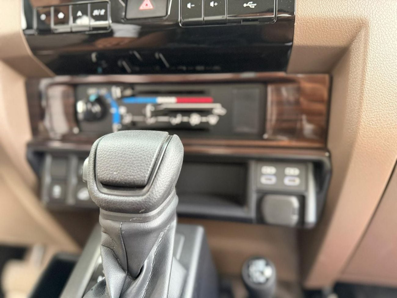 Toyota Land Cruiser 70 LX 2.8L FULL SAUDI WITH COOLING BOX AND COMPRESSOR