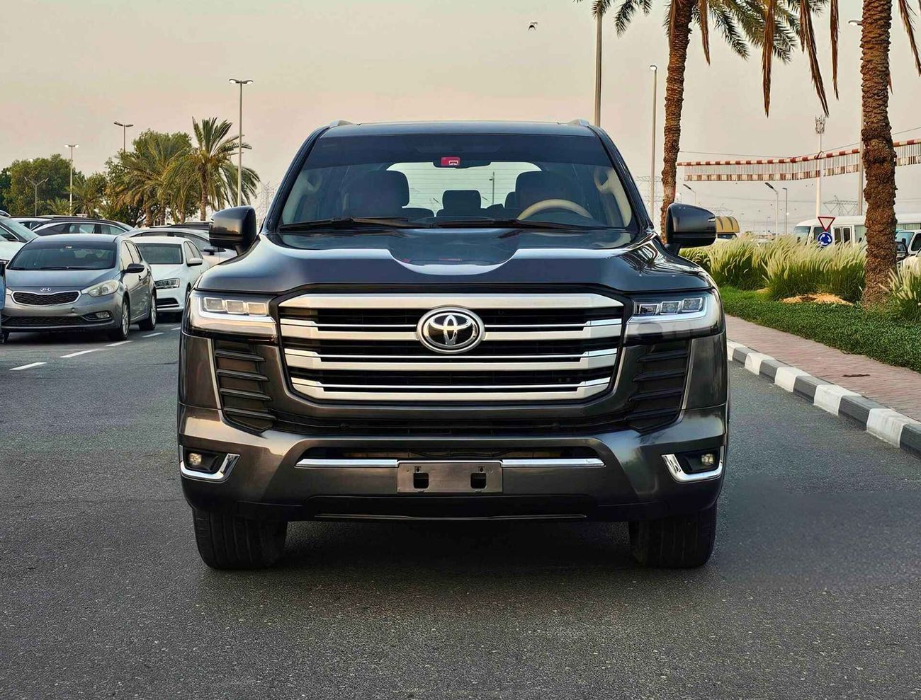 تويوتا لاند كروزر VXR V8/ 2022 SHAPE/ FULL OPT/ LOT#45021