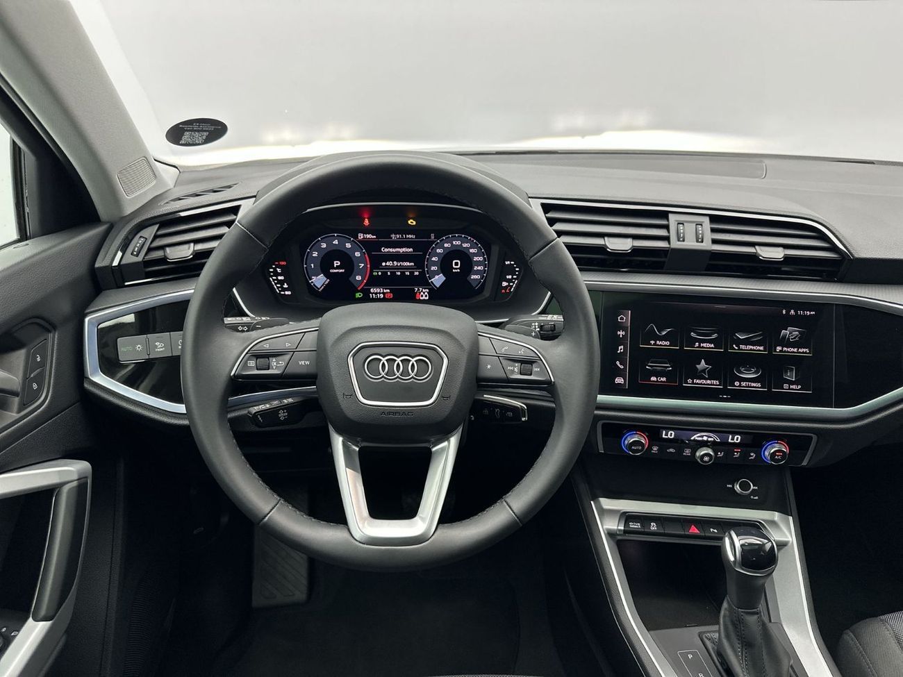 أودي Q3 35 TFSI Advanced 2.0L Advanced 35 TFSI 150hp (Ref# 25892)