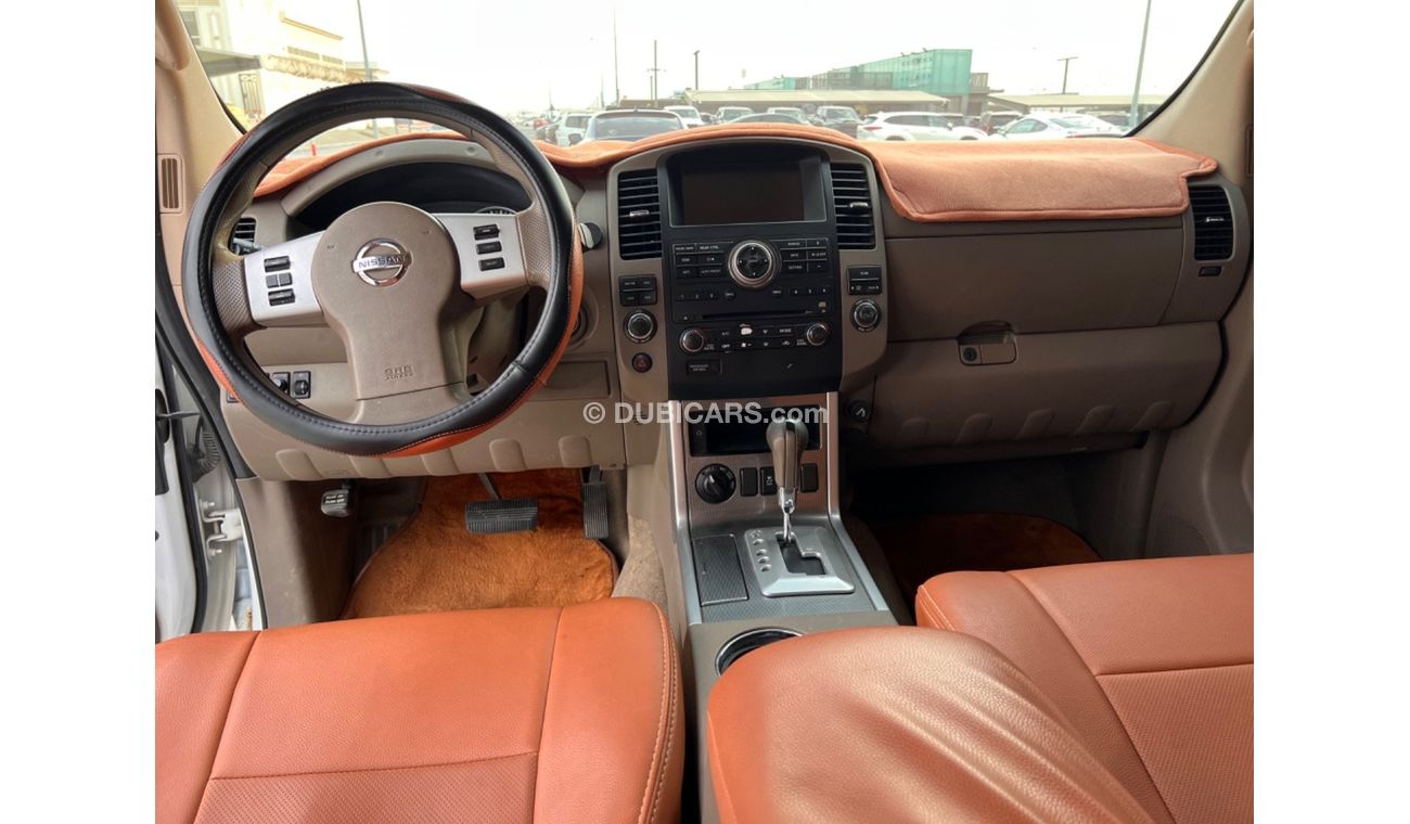 Nissan Pathfinder SE