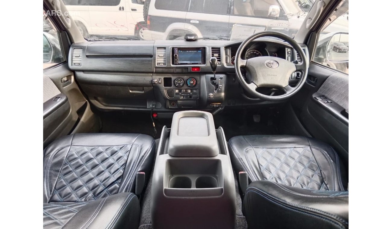 Toyota Hiace TOYOTA HIACE VAN RIGHT HAND DRIVE   (PM1528)