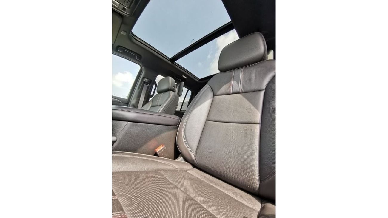 Chevrolet Suburban Chevrolet RST Suburban Diesel - 2021 - Black