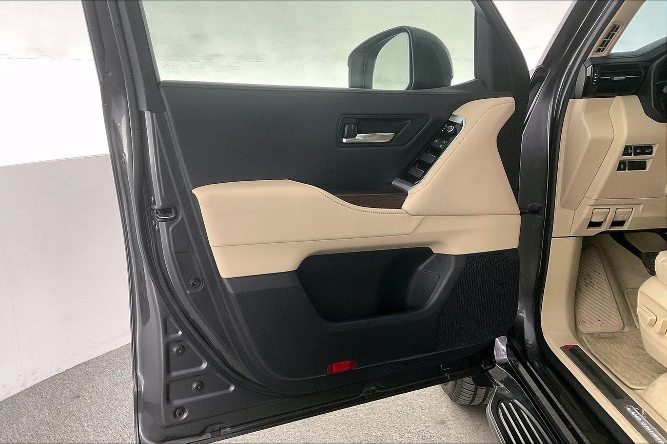 Toyota Land Cruiser GXR | National Day Celebration | Guaranteed Warranty | 0 Down Payment