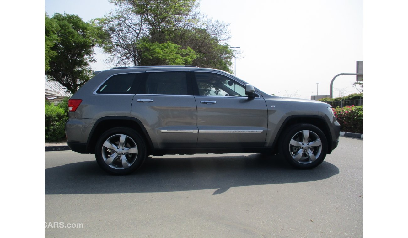 Jeep Grand Cherokee 2012 V8 HEMMI OVERLAND FULL SERVICES HISTORY , ORIGINAL PAINTS, ACCIDENT FREE