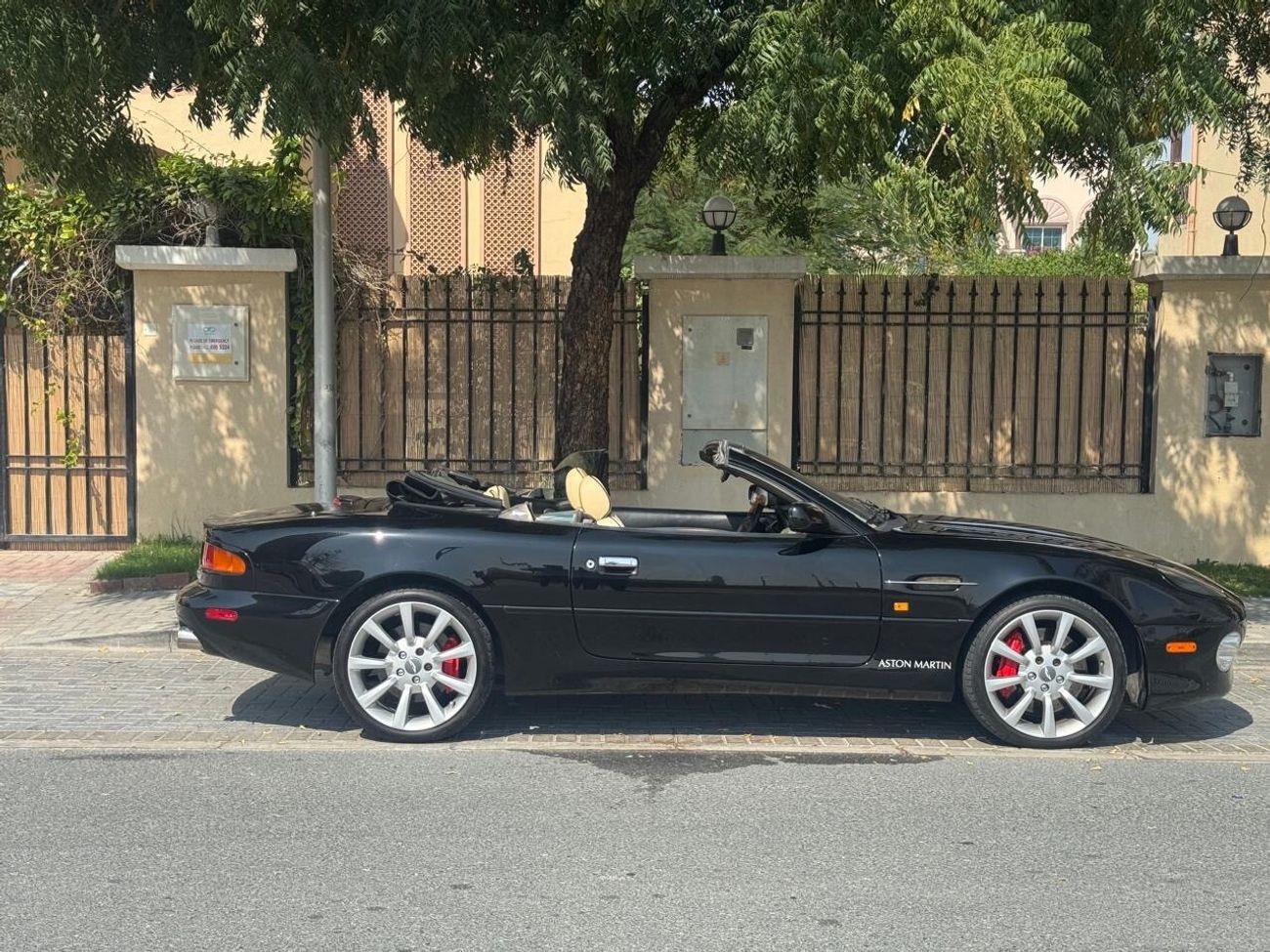 أستون مارتن DB7 Volante