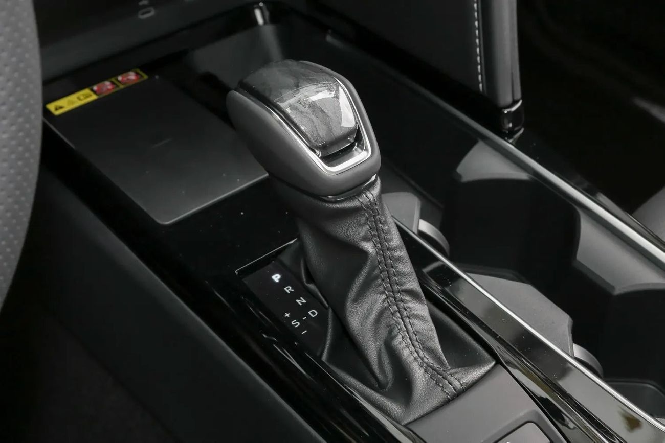 Toyota Camry 2.5HG Hybrid Chinese Specs Export Price Can Be Register in UAE