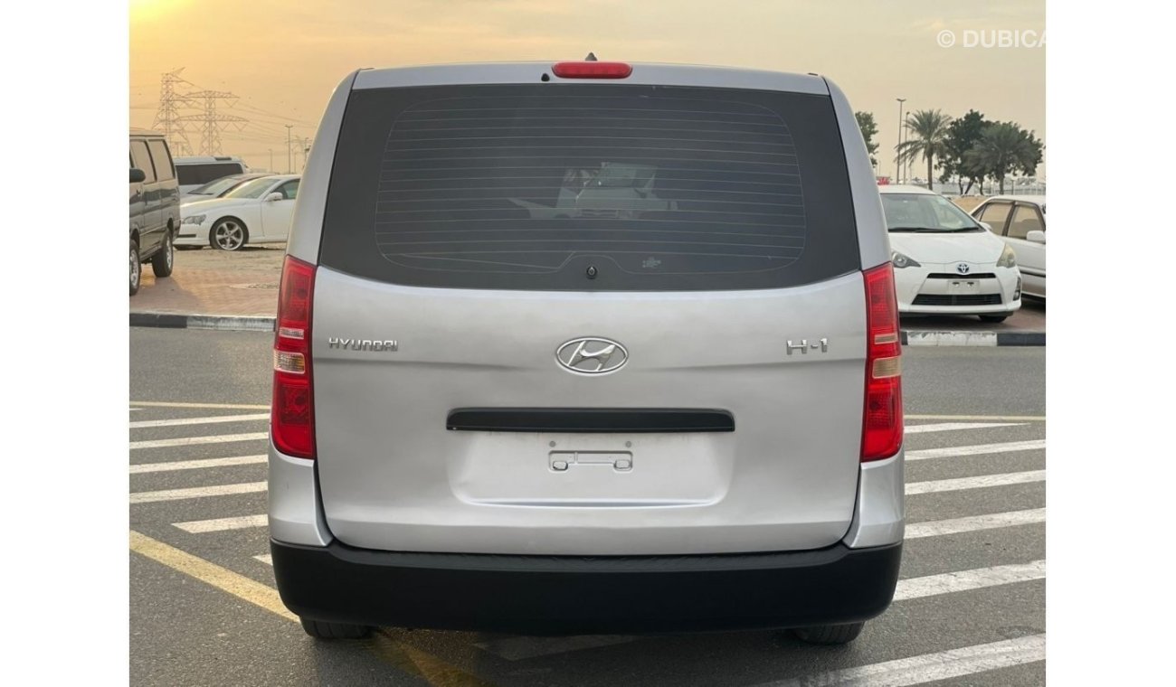 Hyundai H-1 2019 Hyundai H1 2.4L V4 - Automatic - 12 Seater Passenger - Patrol / GCC Specs