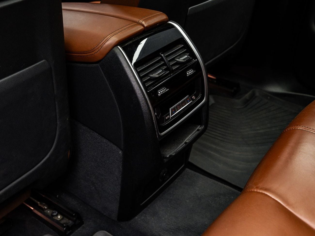 بي أم دبليو X5 2021 BMW X5 M50i, 4.4L TC V8, AWD, 523 bhp, 8 Speed Automatic.