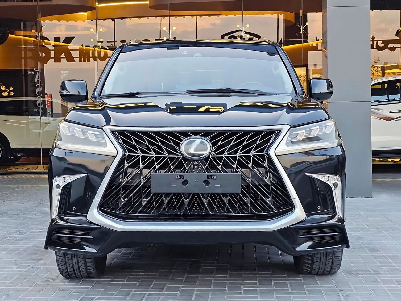 Lexus LX570 GCC/ FULL OPTION / RADAR / ZAFRAN INTERIOR/LOW MILEAGE/ EXPORT ONLY / LOT#25091