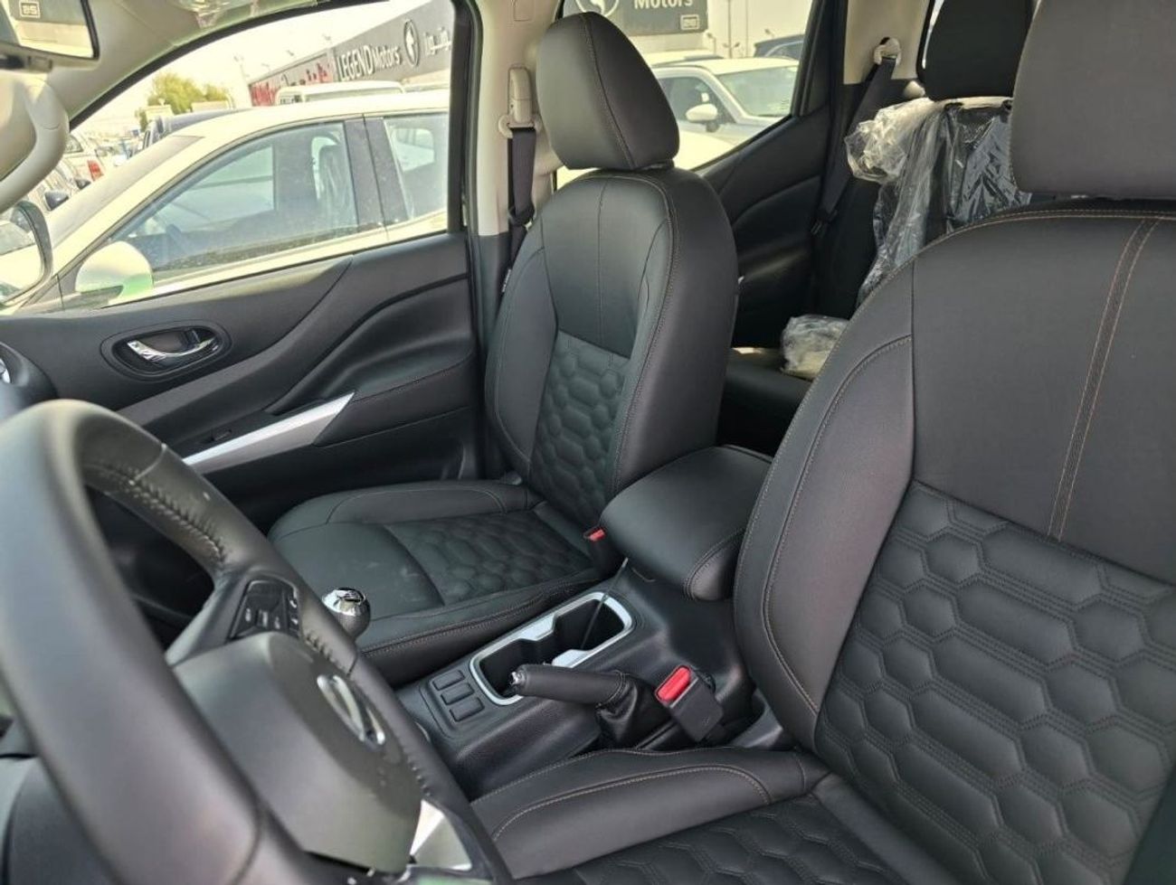 نيسان نافارا Std 2.5L 4WD M/T