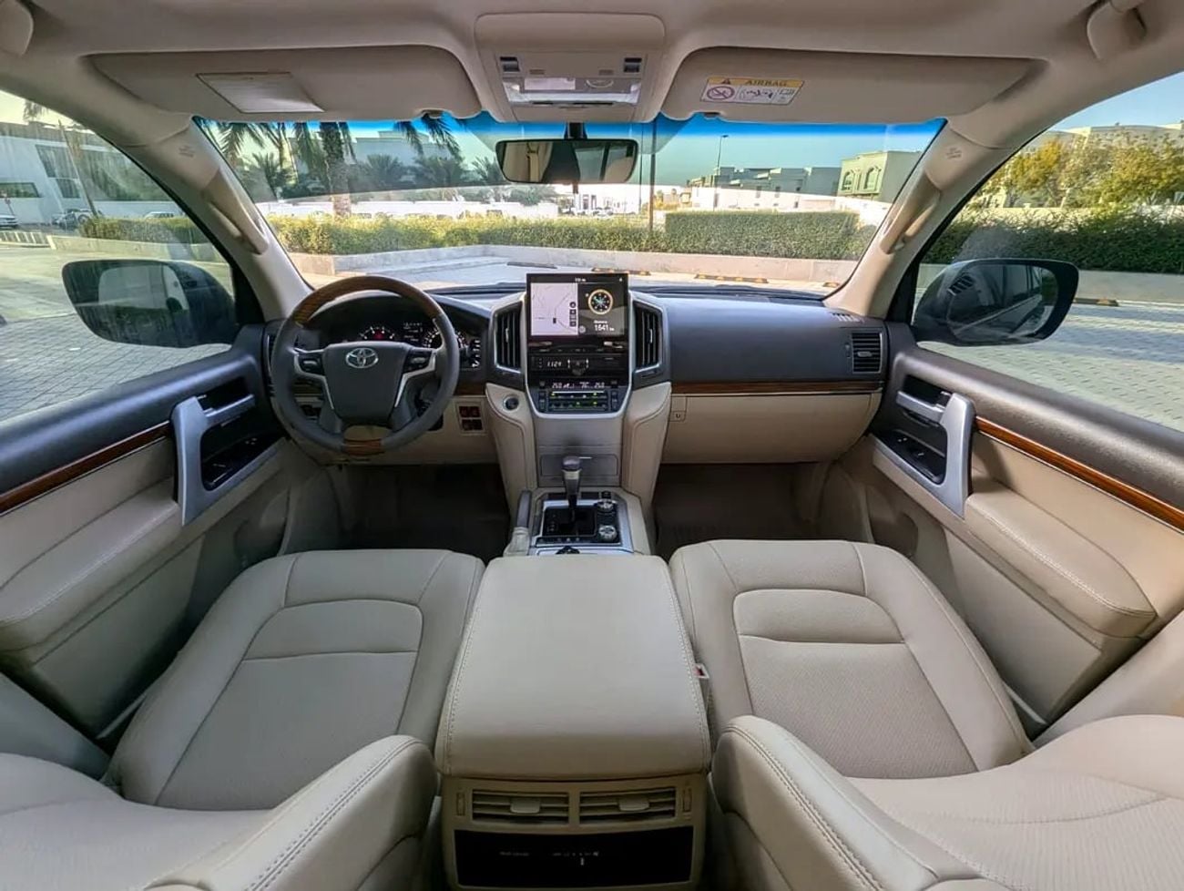 Toyota Land Cruiser GXR V8 5.7L – Top Full Option | GCC Excellent Condition Specs