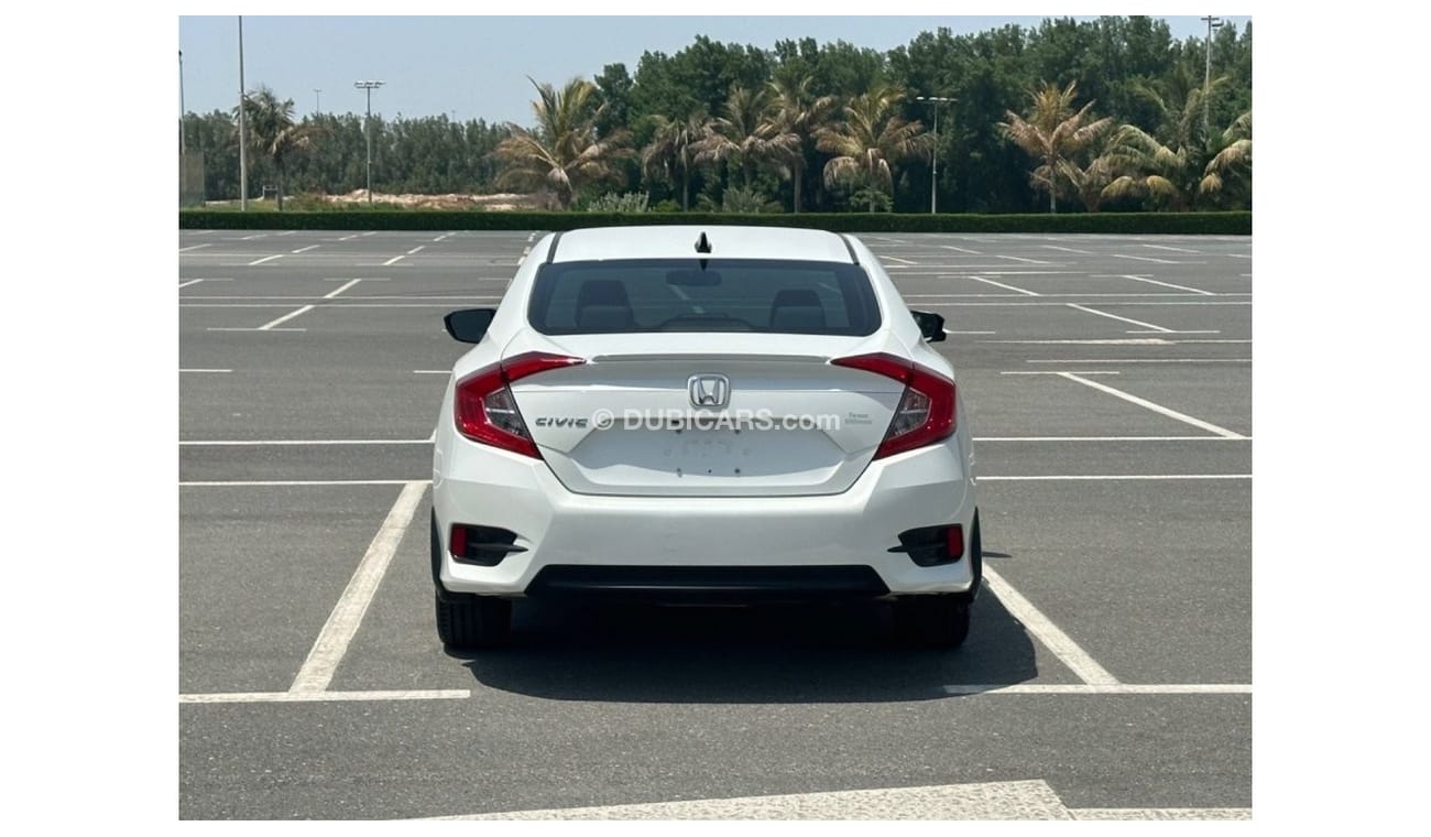 هوندا سيفيك LX سبورت موديل 2018 حاله ممتازه جدا من الداخل والخارج فل مواصفات فتحه سقف