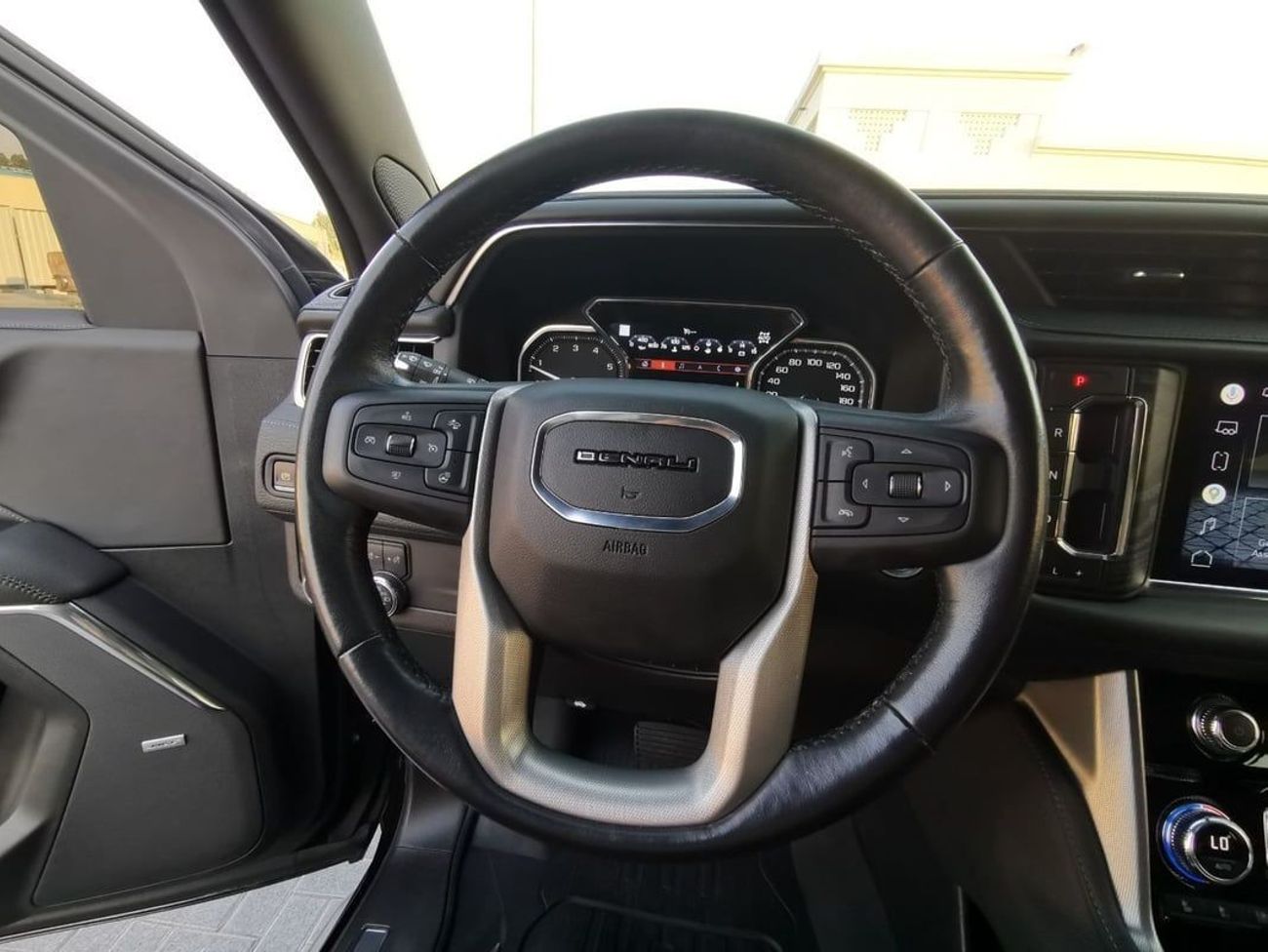 GMC Yukon Denali 6.2L (8 Seater) GMC Denali ( Short ) - 2021 - Black Edition