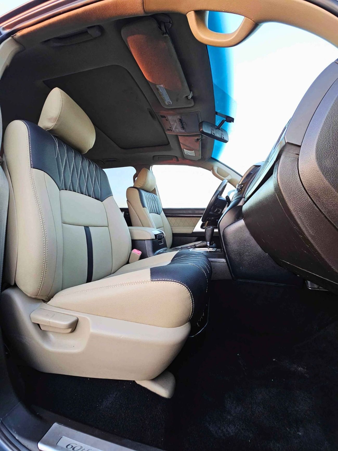 Toyota Land Cruiser VXR BIG ENGINE/  SHAPE 2011/ FULL OPTION / EXPORT ONLY / LOT#46060