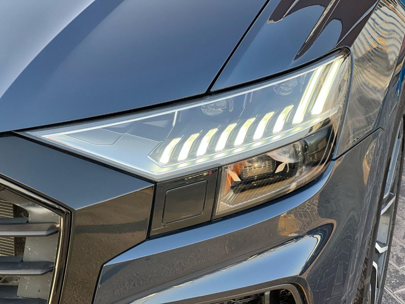 Audi Q8 2023-Audi Q8 55 TFSI Quattro-SLINE