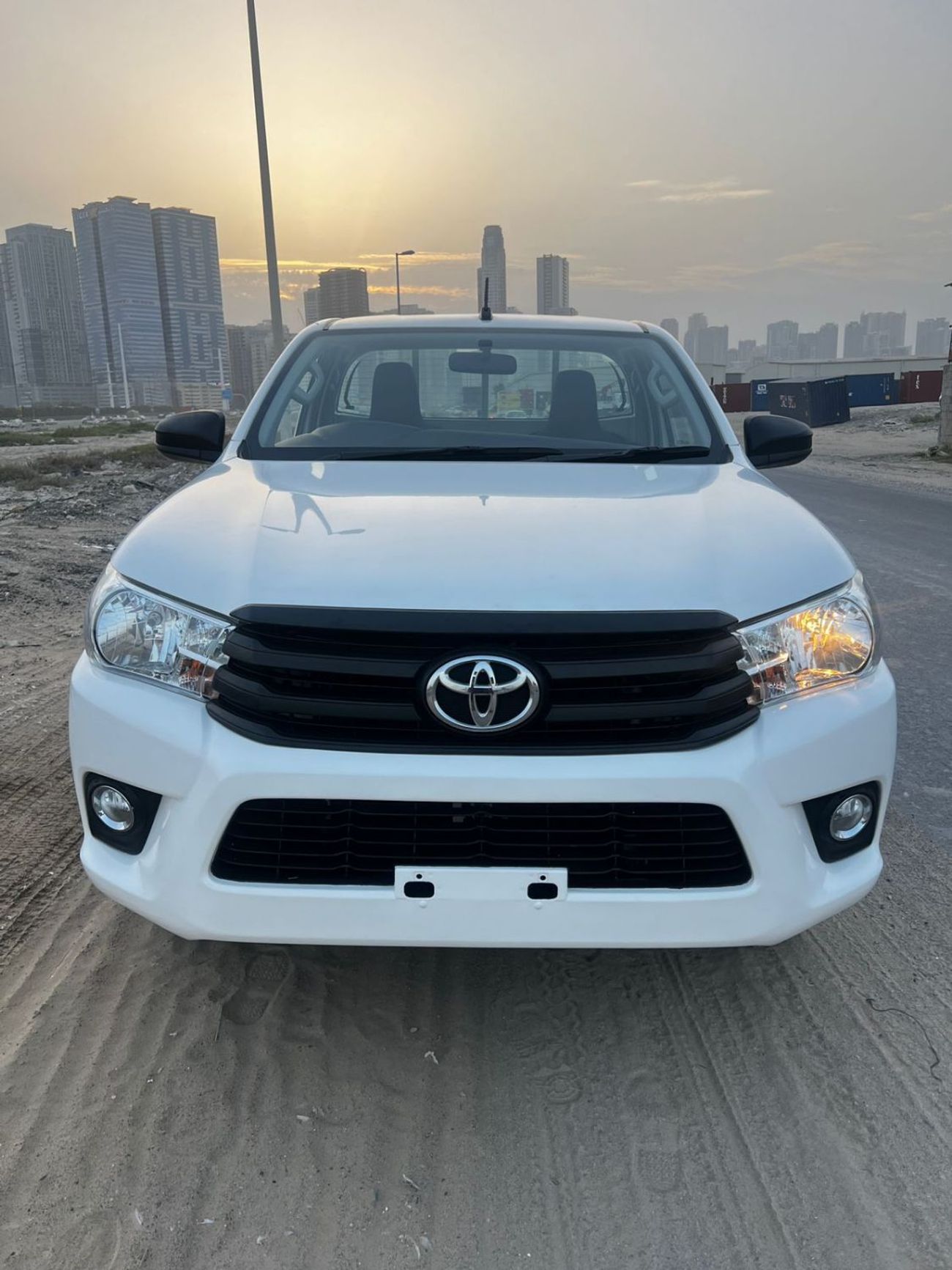 Toyota Hilux PETROL 2.7 LITER SINGLE CAB RIGHT HAND DRIVE AMNUAL TRANSMISSION